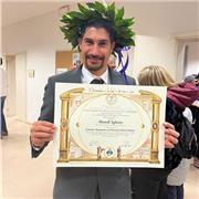 laurea magistrale in economia; posso offrire lezione di lingue sia italiano che inglese per i studenti stranieri